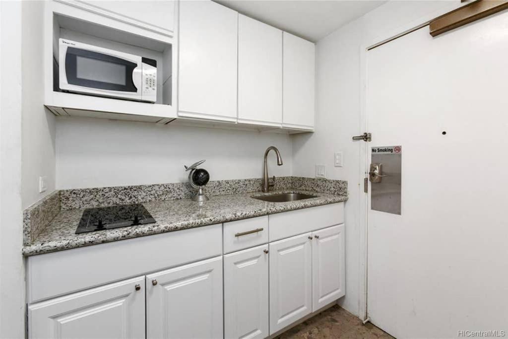 Spacious Studio W/ Parking, Beach/Mall/Park Honolulu Extérieur photo