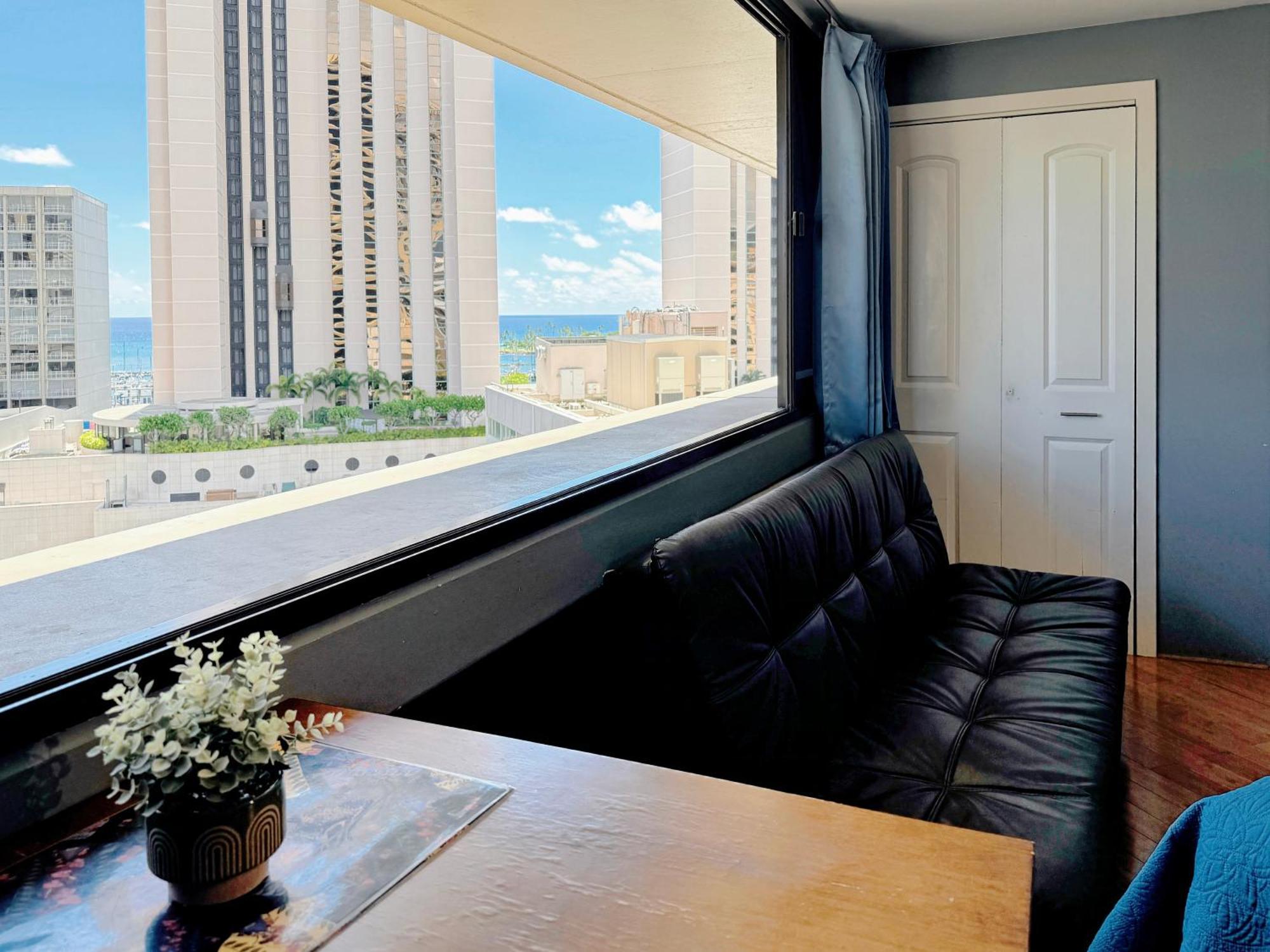 Spacious Studio W/ Parking, Beach/Mall/Park Honolulu Extérieur photo